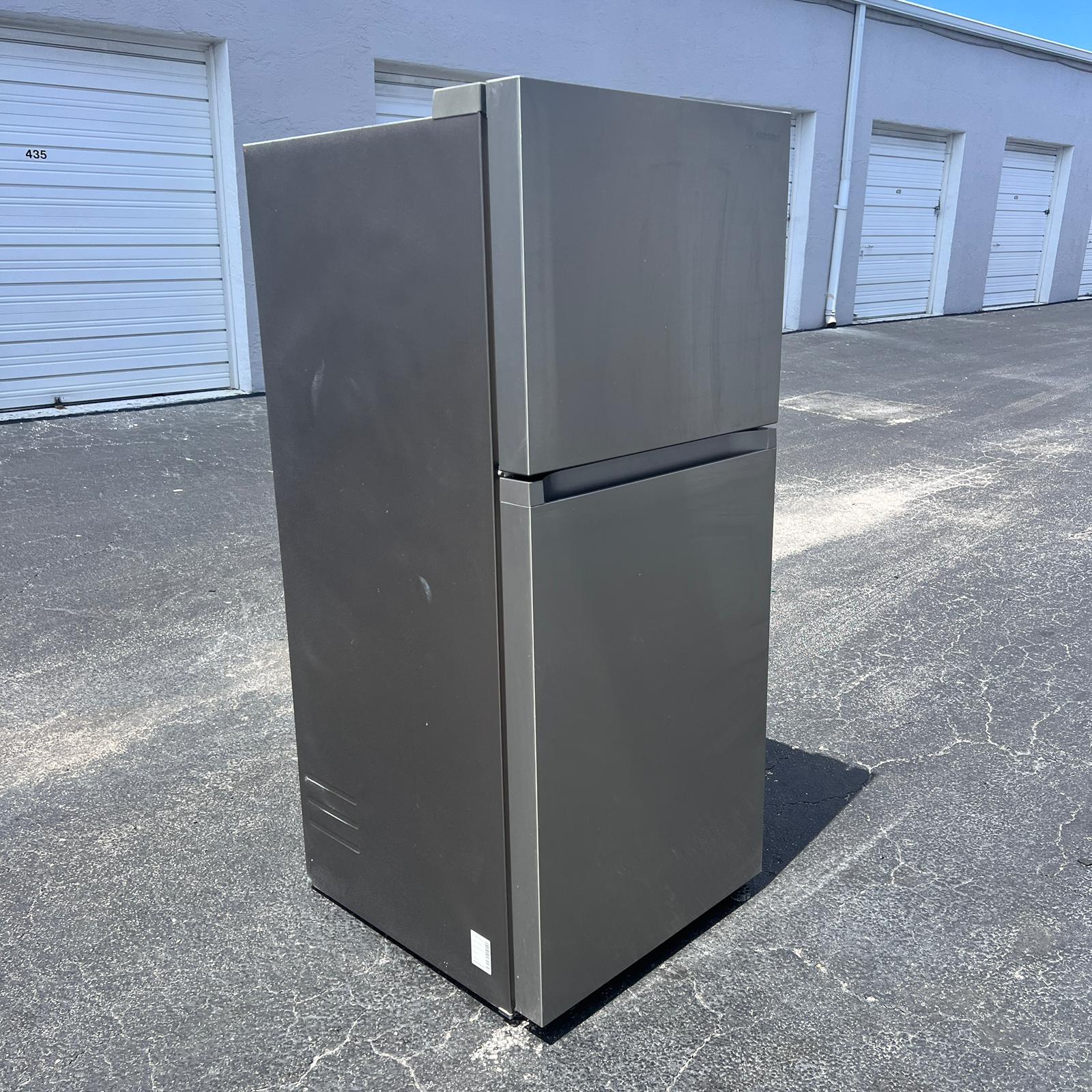 Samsung Stainless Steel Top and Bottom Refrigerator Samsung Stainless Steel Top and Bottom Refrigerator